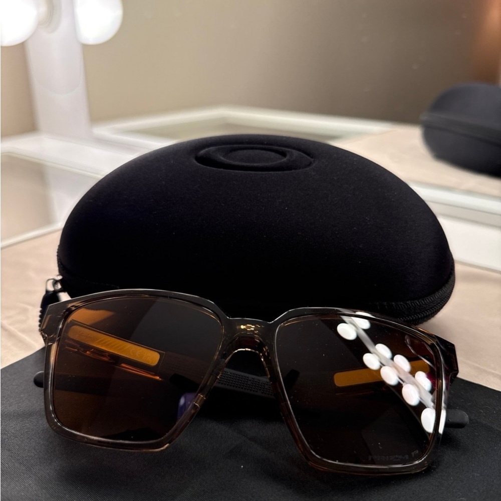 Oakley Tortoise Shell Sunglasses with Black Case